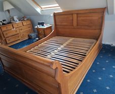 sleigh bed