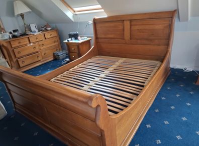 sleigh bed