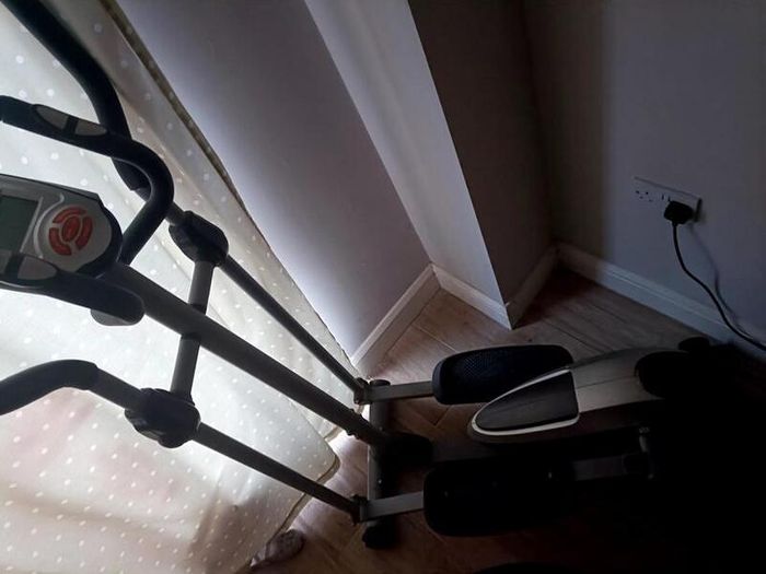 Body Tech Elliptical Cross Trainer / Exercise Machine