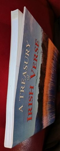 A Treasury of Irish Verse / 2002