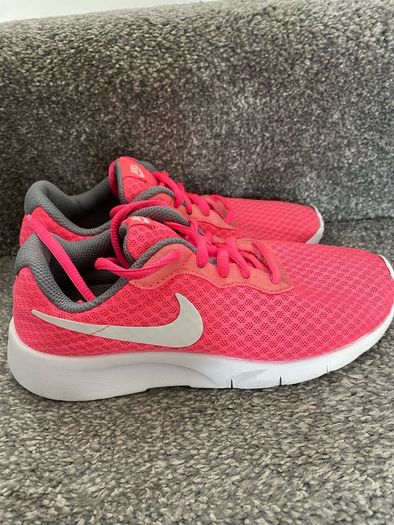 Pink Nike Tanjun runners