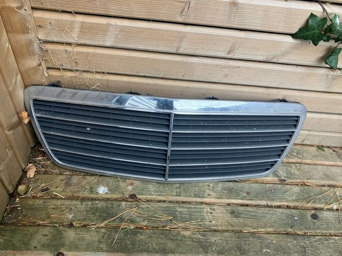 mercedes grill