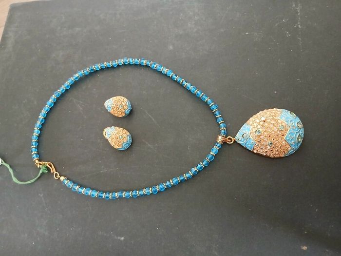 necklace and earrings set