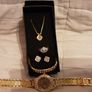 dress jewellery ( yellow metal) Image 2