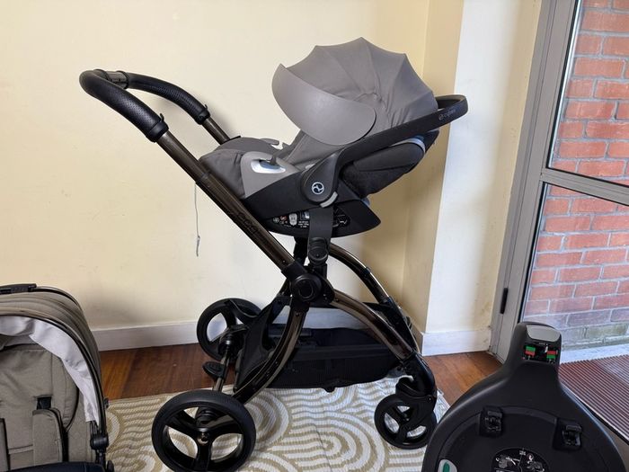 Full Egg 3 travel system Cybex car seat and isofix base
