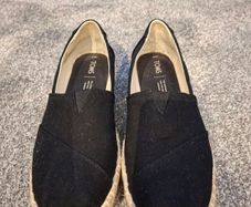Toms shoes black, excellent condition