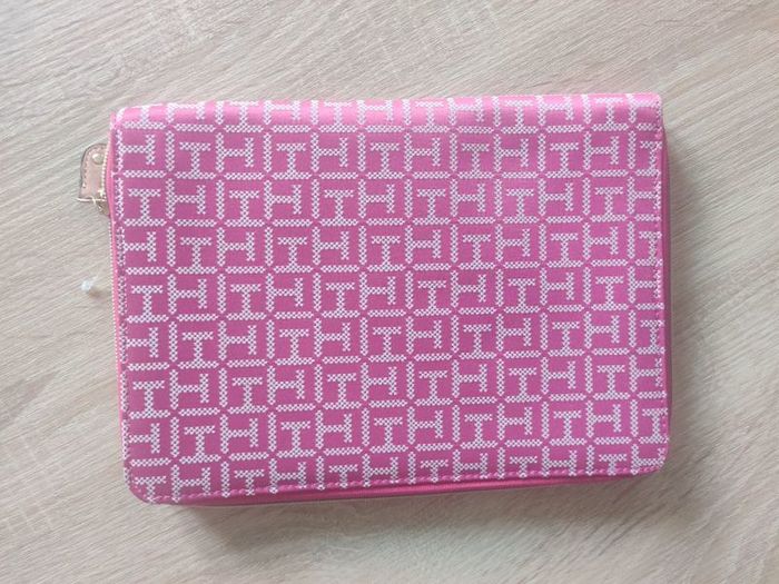Brand new Tommy Hilfiger IPad 11inch Pink Case cover  Postage included
