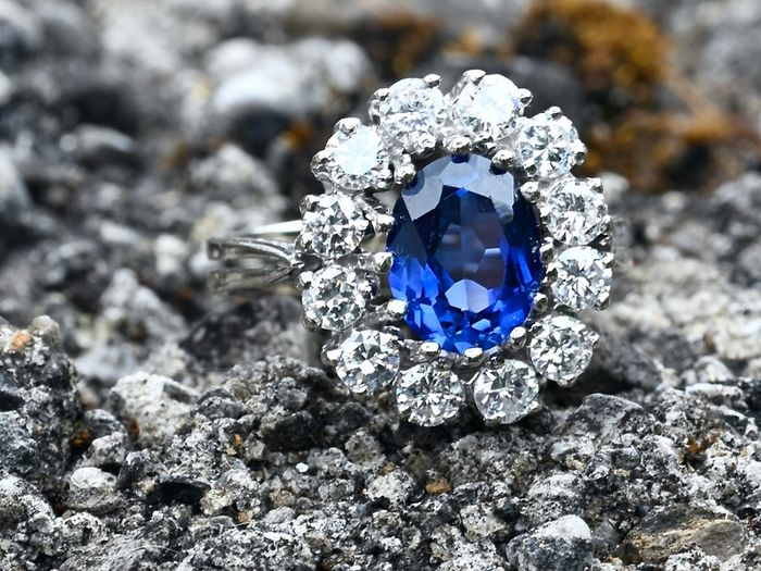 Vintage 1970/80s Sapphire & Diamond Ring