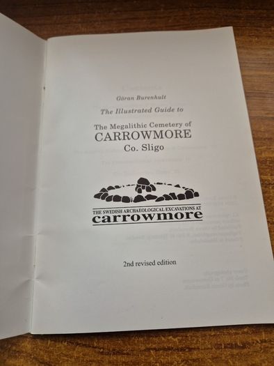 Carrowmore. The Illustrated Guide to The Megalithic Cemetery of Carrowmore Co. Sligo. Goran Burenhult.