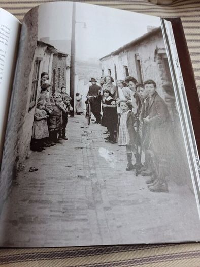 Book. Yesterday's Ireland.