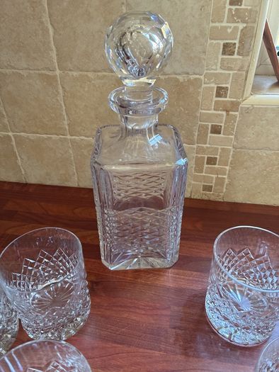 Innisfree 6x tumblers and 1x decanter