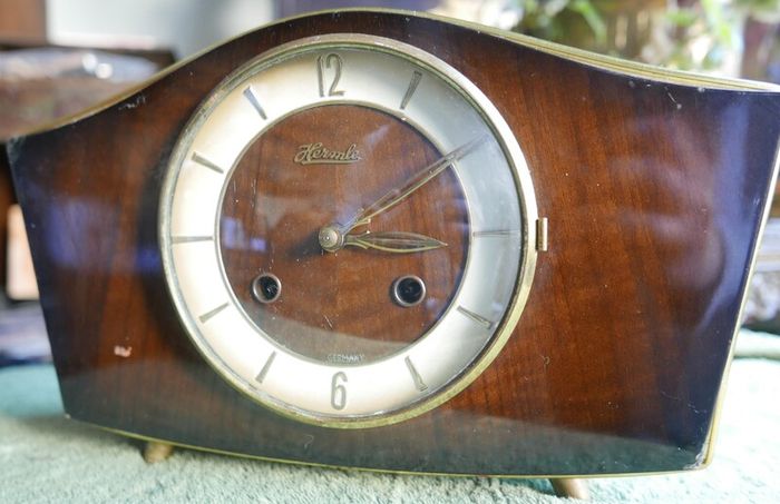 Rare Original Hermle 60s German Mid Century Teak Desk Mantel Chimny Clock By Hermle (the Clock Works Well And Keeps Time)