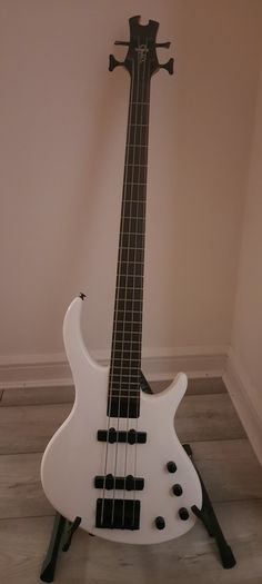 Epiphone Tobias Bass