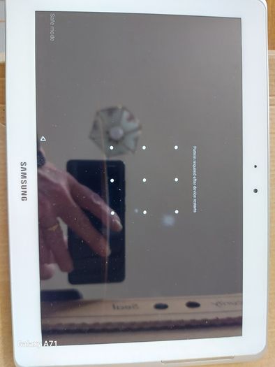 Samsung Galaxy Tab 2, Model GT-P5110, White, Comes with charging Cable, Pin Locked, for parts or repair