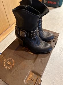 ladies boots  leather
