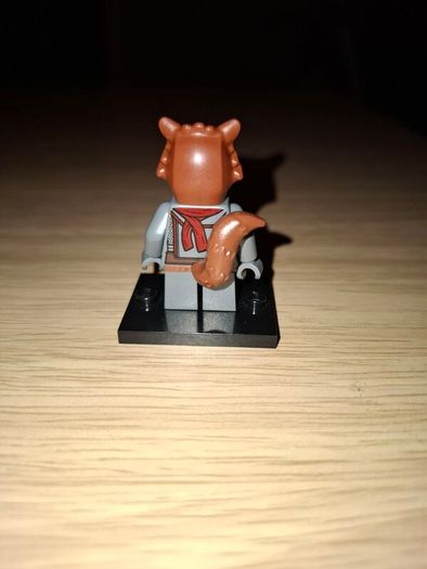 A mix of Lego Marvel Minifigures