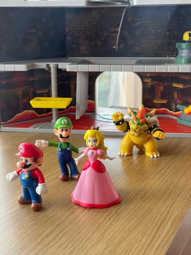 Super Mario Deluxe Bowser's Castle Playset