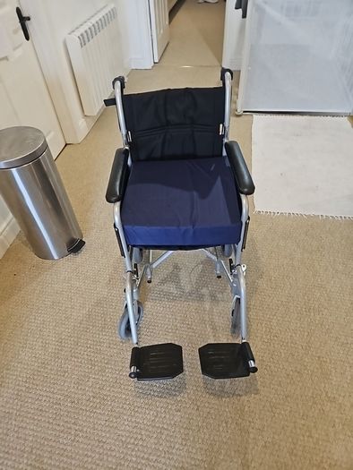 Compact lightweight wheelchair