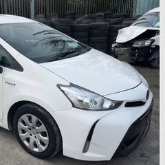 Prius Alpha front