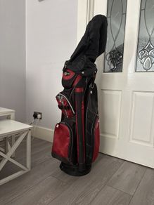 Wilson Golf bag , with rain cover and umbrella holder , has loads of pockets for storage