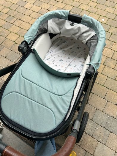 uppa baby V2 Full set (pram and car seat)