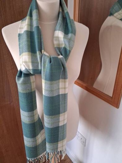Beautiful New Avoca 100% Wool Scarf