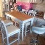 Table and chairs Image 4