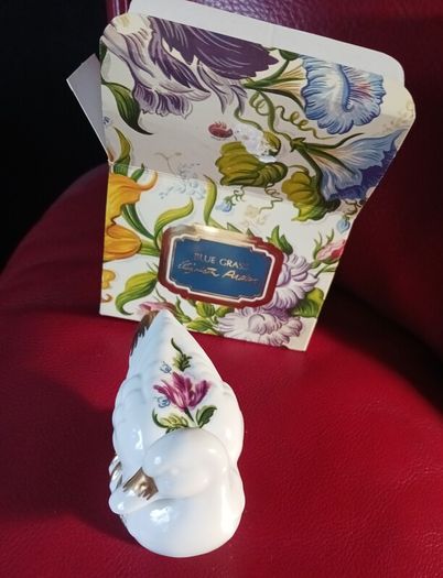 1985 Elizabeth Arden Porcelain Duck Pomander
