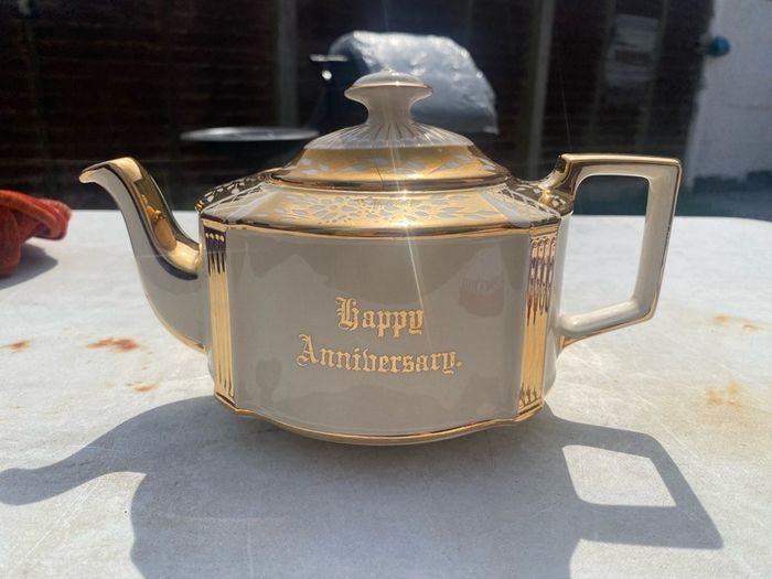 Saddler Teapot (Please Read)