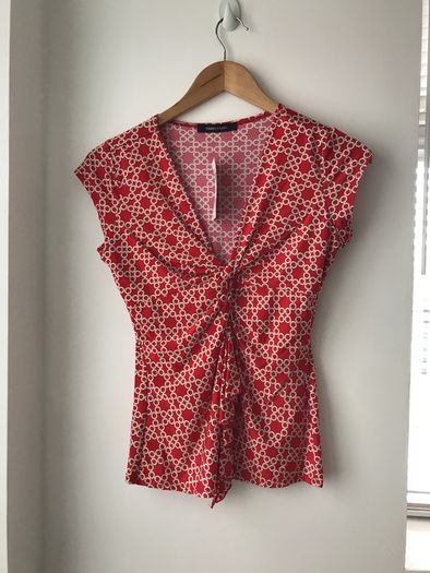 Ladies red knot front short sleeve top size 10 New with tags