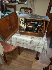 Antique Working Singer Sewing Machines from the late 19th to early 20th century,