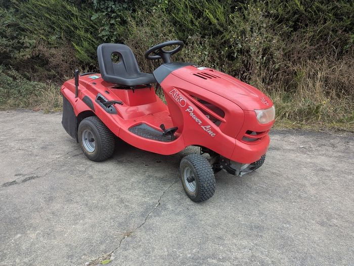 Ride on lawnmower