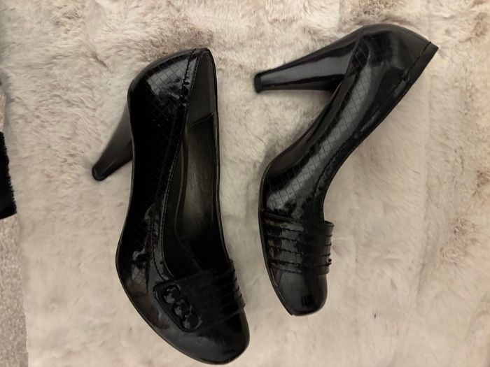 J.R. Collection black patent court shoes