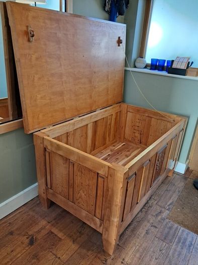 American oak chest with oakleaf carving