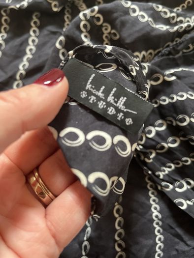 Silk black and white scarf