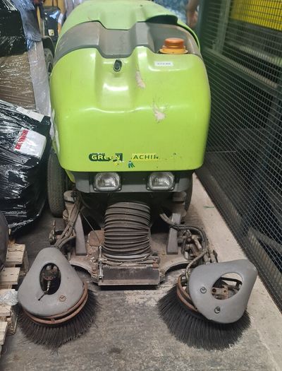 Professional Sweeper Green Machines 414S2D (Starts & Runs, Needs TLC)