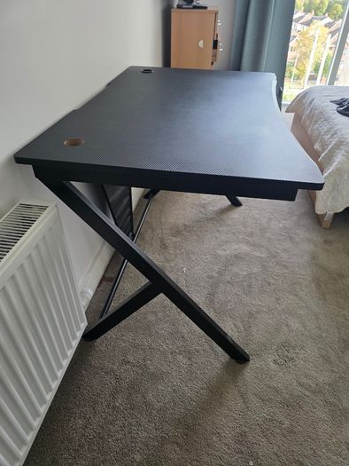 Desk - Gaming / office - like new !