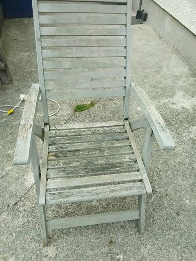 garden table and chairs