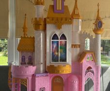 Dolls House/ Disney Celebration Princess Castle