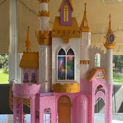 Dolls House/ Disney Celebration Princess Castle