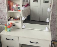 vanity table and chair