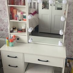 vanity table and chair