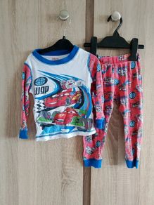 McQueen pijama fits 6/18 months