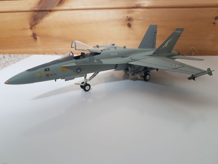 Built 1/72 ESCI Boeing Mc Donnell Douglas F/A-18A US Navy Italeri Revell Airfix