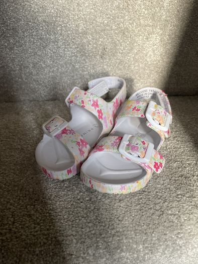 Toddler sandals size 22/ 5 - new