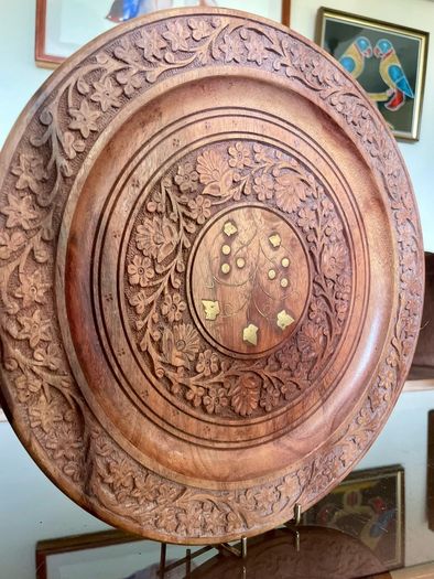 Beautiful vintage hand-carved wooden tray featuring an intricate floral border and a decorative brass inlay geometric star motif in the centre. The craftsmanship is detailed and very tactile, giving this piece a rich, warm character. The tray is solid and