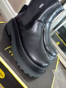 Brand New In the box Buffalo Pluto Chelsea Boots Black Platform Chunky Lug Sole Ankle Boots UK 6 Eu 39