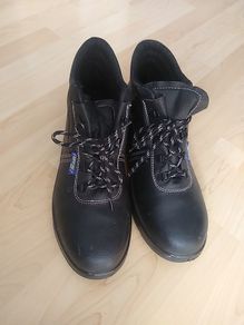 Safety shoes size 12