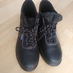 Safety shoes size 12