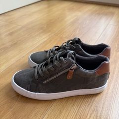 Ladies new trainers size Uk 3 EUR36